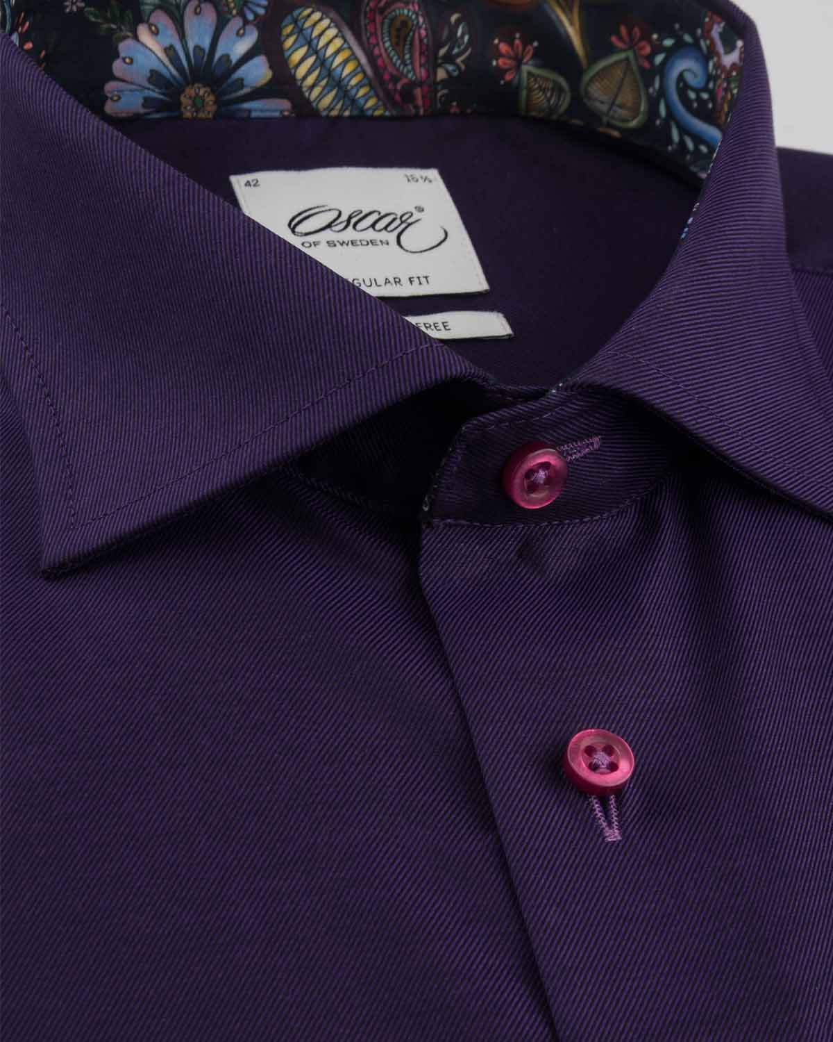 Mörklila wrinkle free-skjorta med kontrastdetaljer regular fit