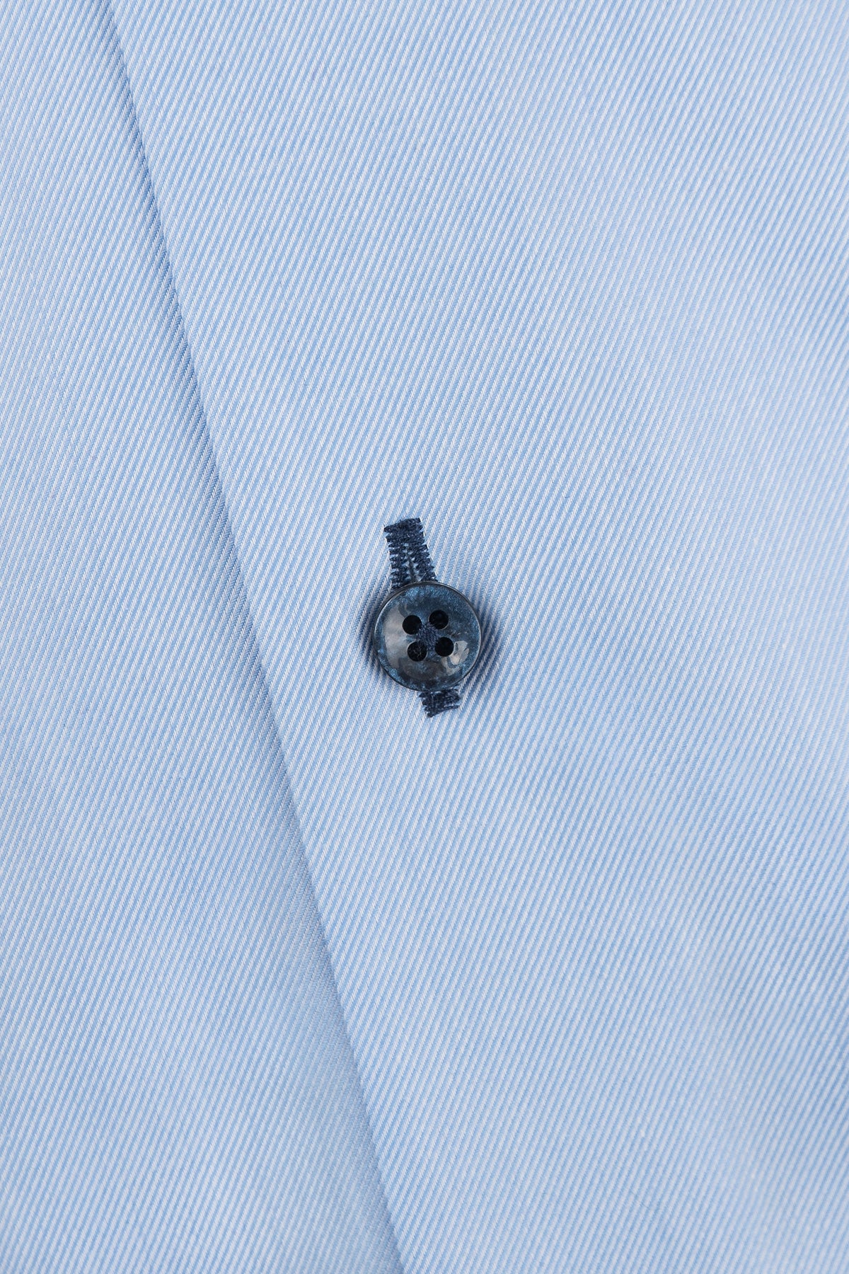Light blue shirt with contrast details slim fit
