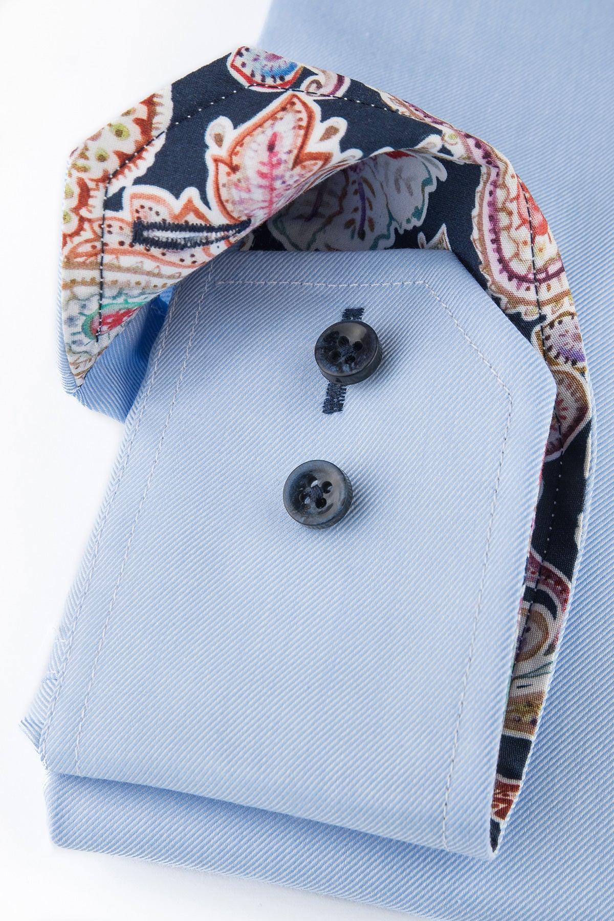 Light blue shirt with contrast details slim fit