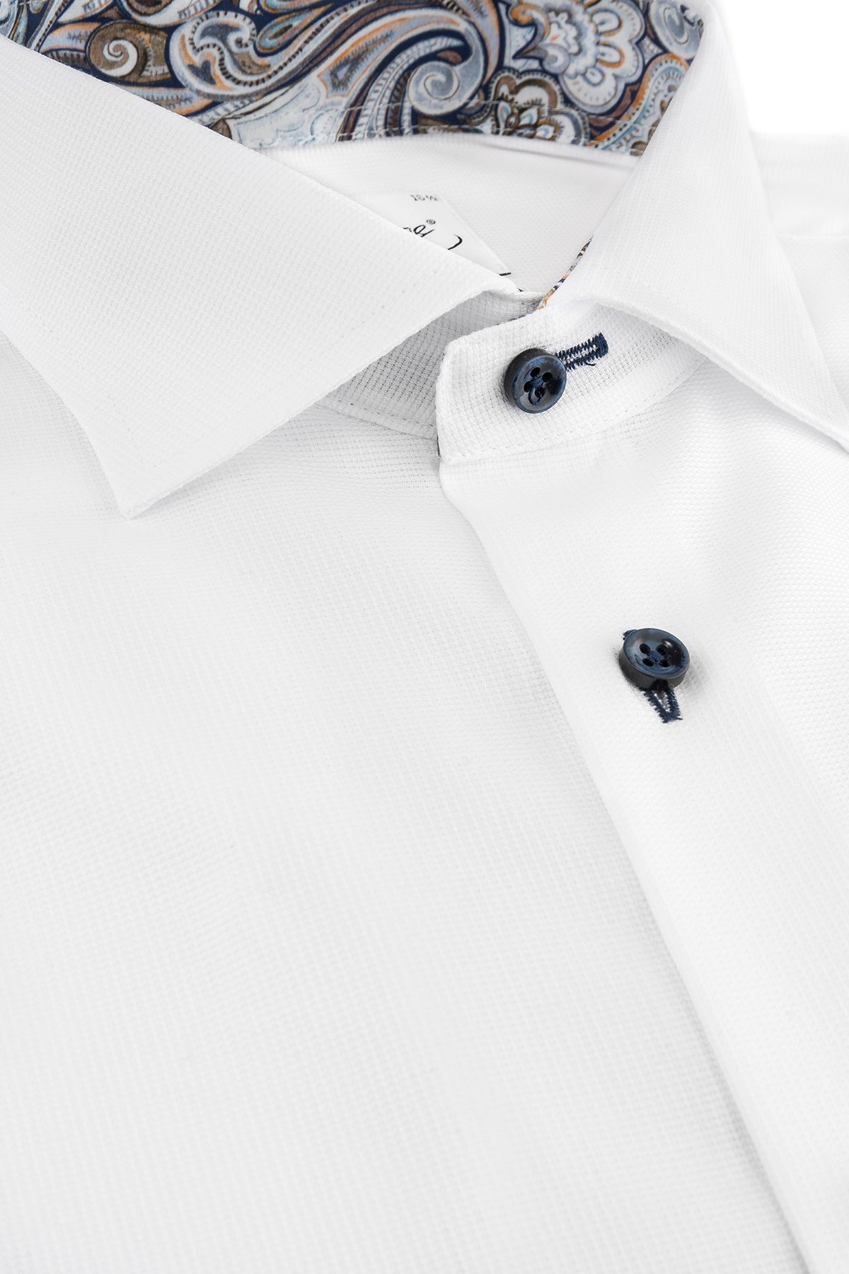 White short sleeve regular fit shirt with contrast details