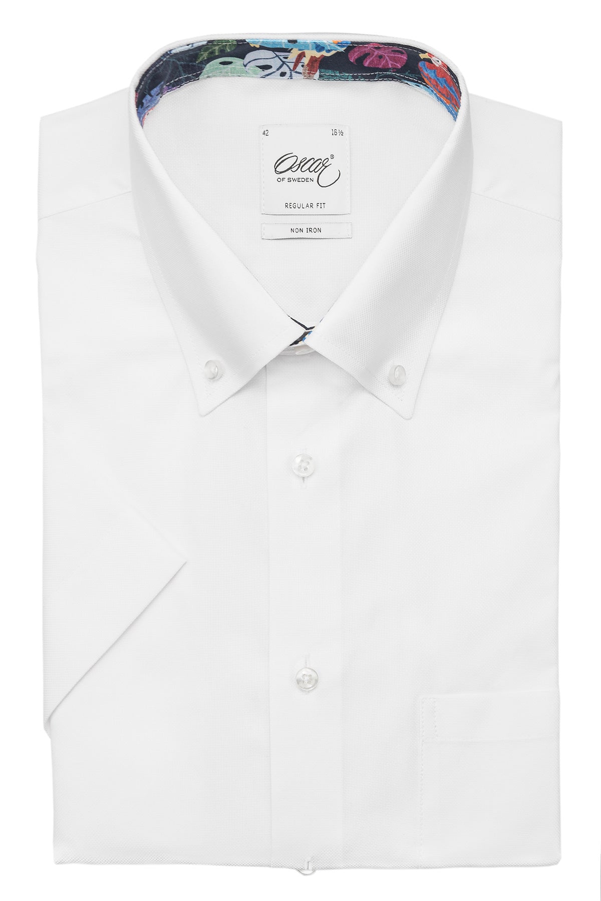 White short sleeve regular fit shirt with contrast details