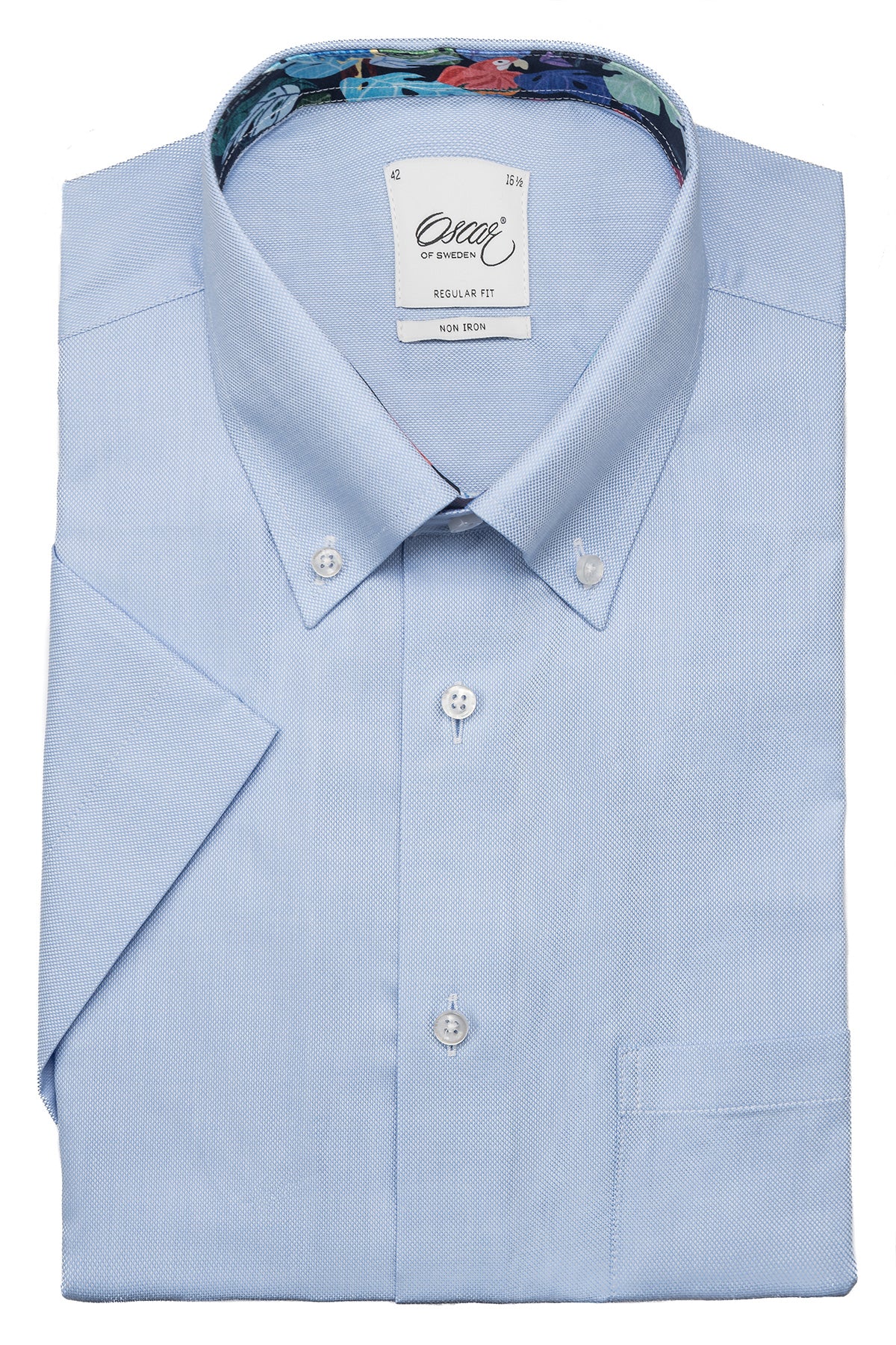 Light blue short sleeve regular fit shirt with contrast details