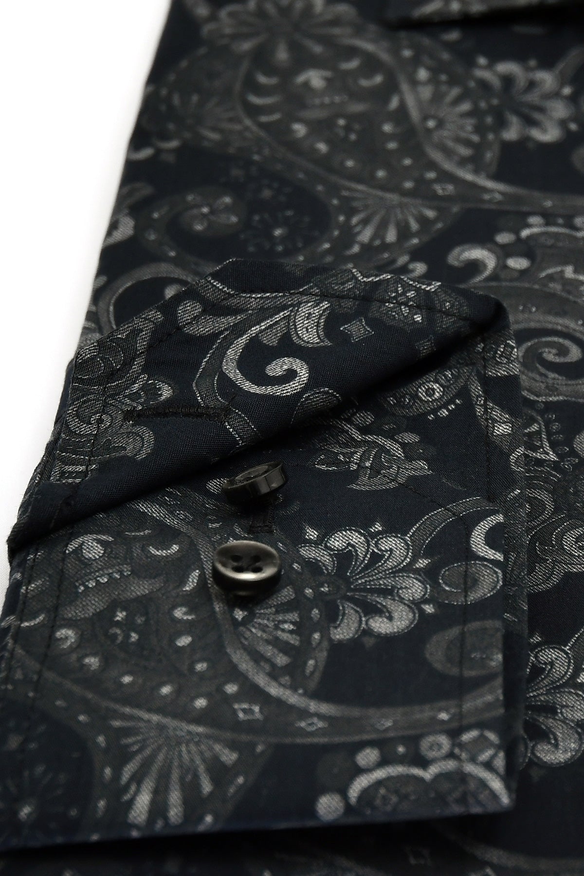 Black shirt with paisley pattern slim fit