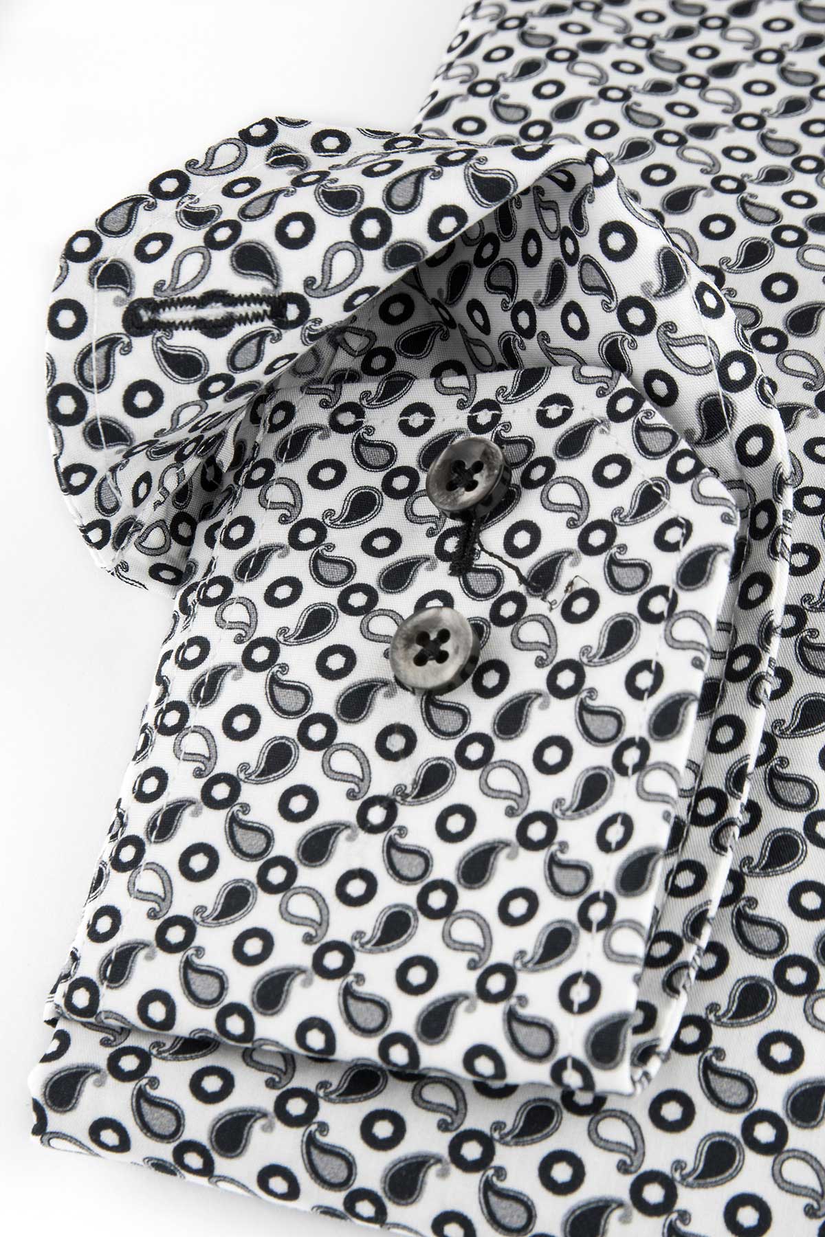 Slim fit shirt with black and white print