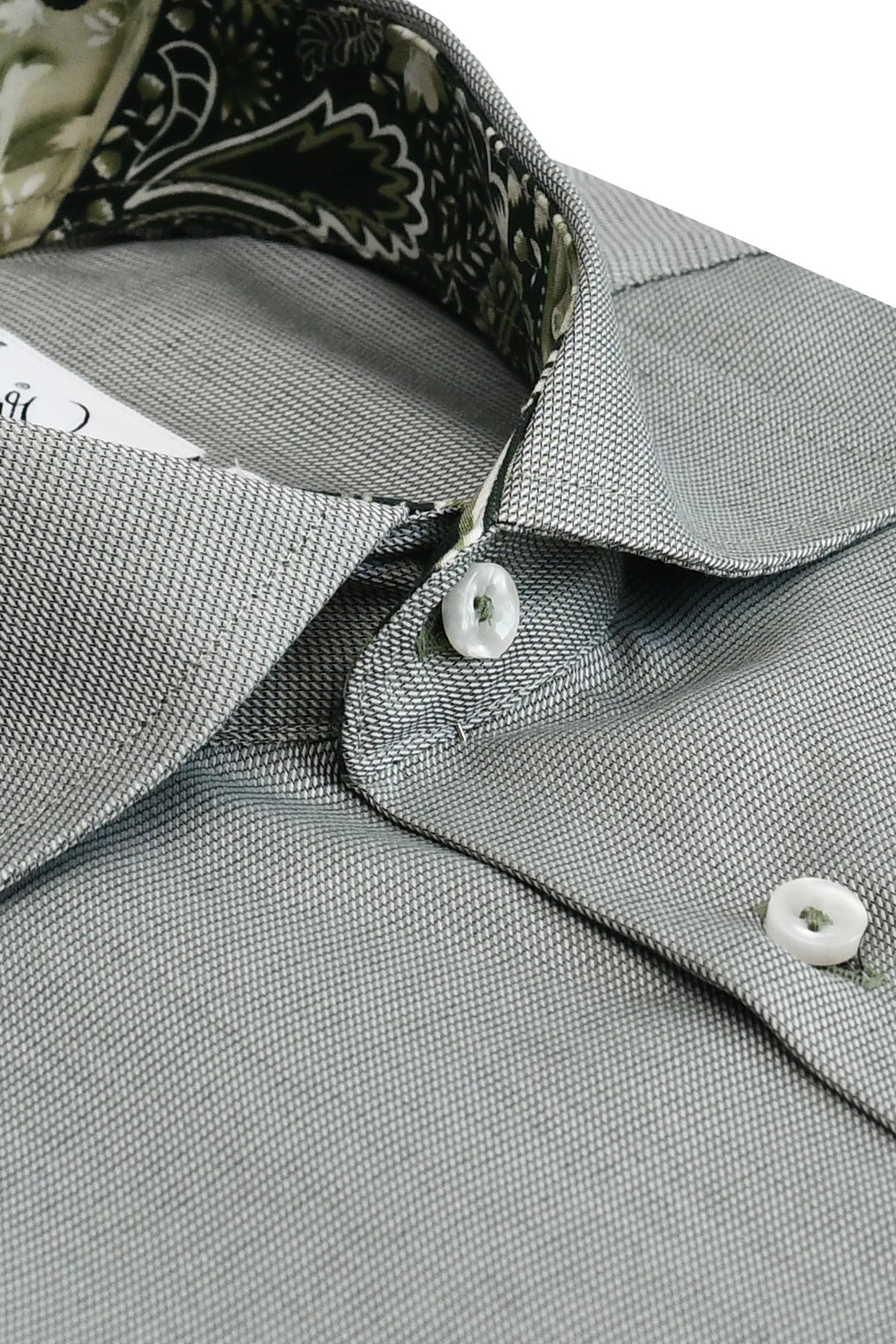 Green shirt with contrast details regular fit