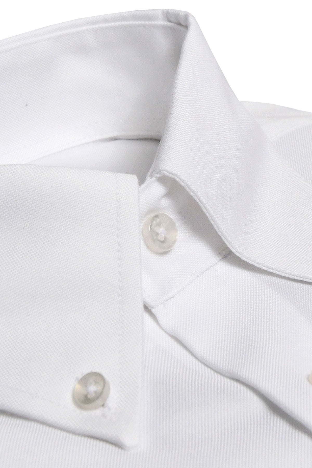 Vit skjorta regular fit med button down-krage