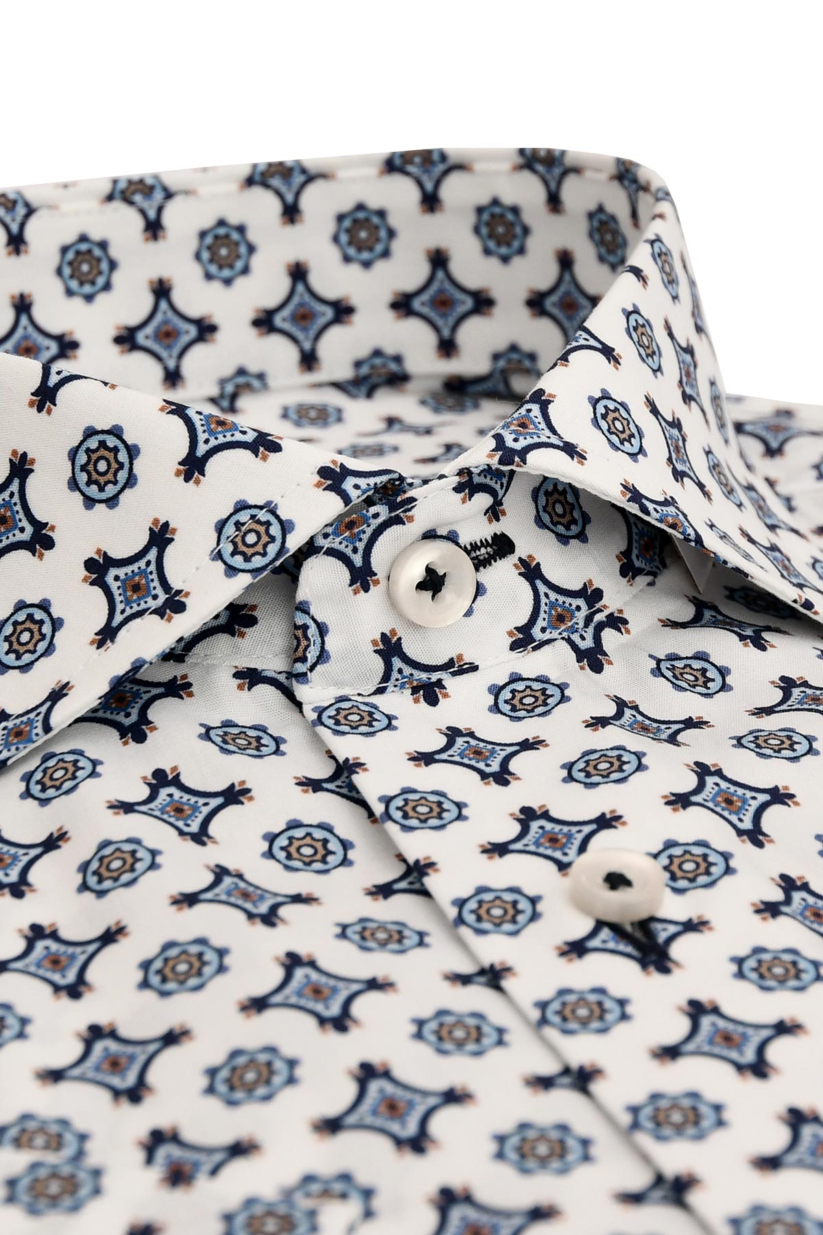 White patterned short-sleeved shirt regular fit