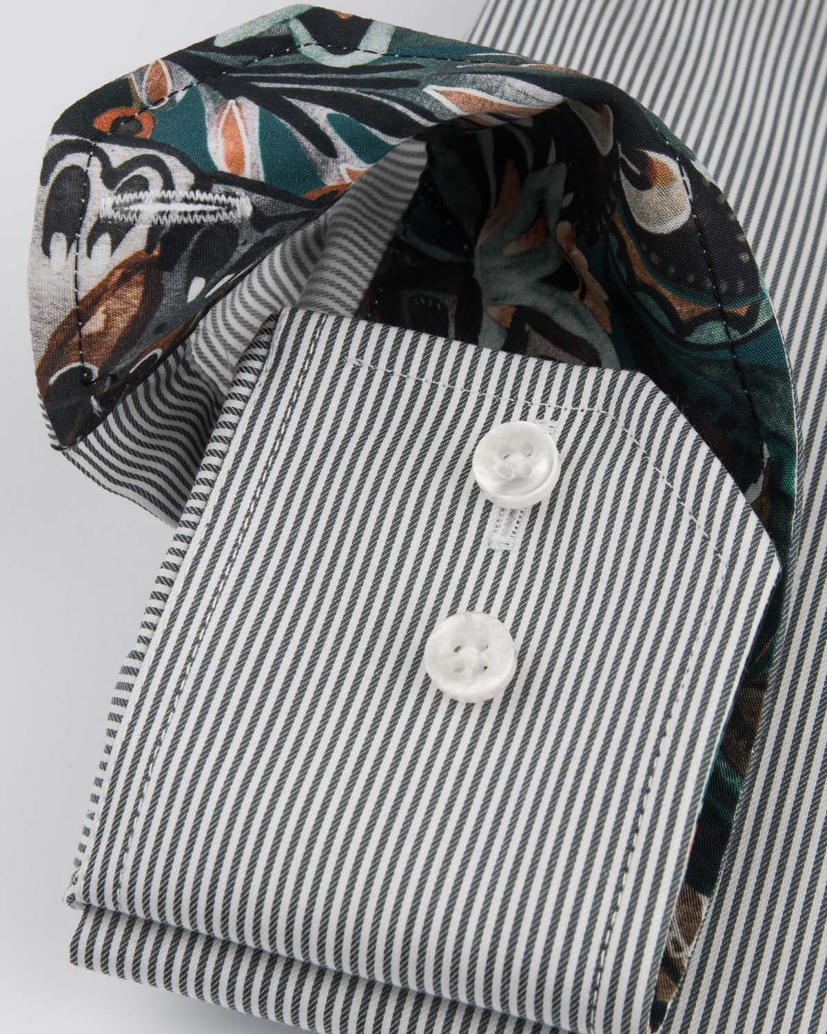 Green striped shirt regular fit with contrast details & pocket