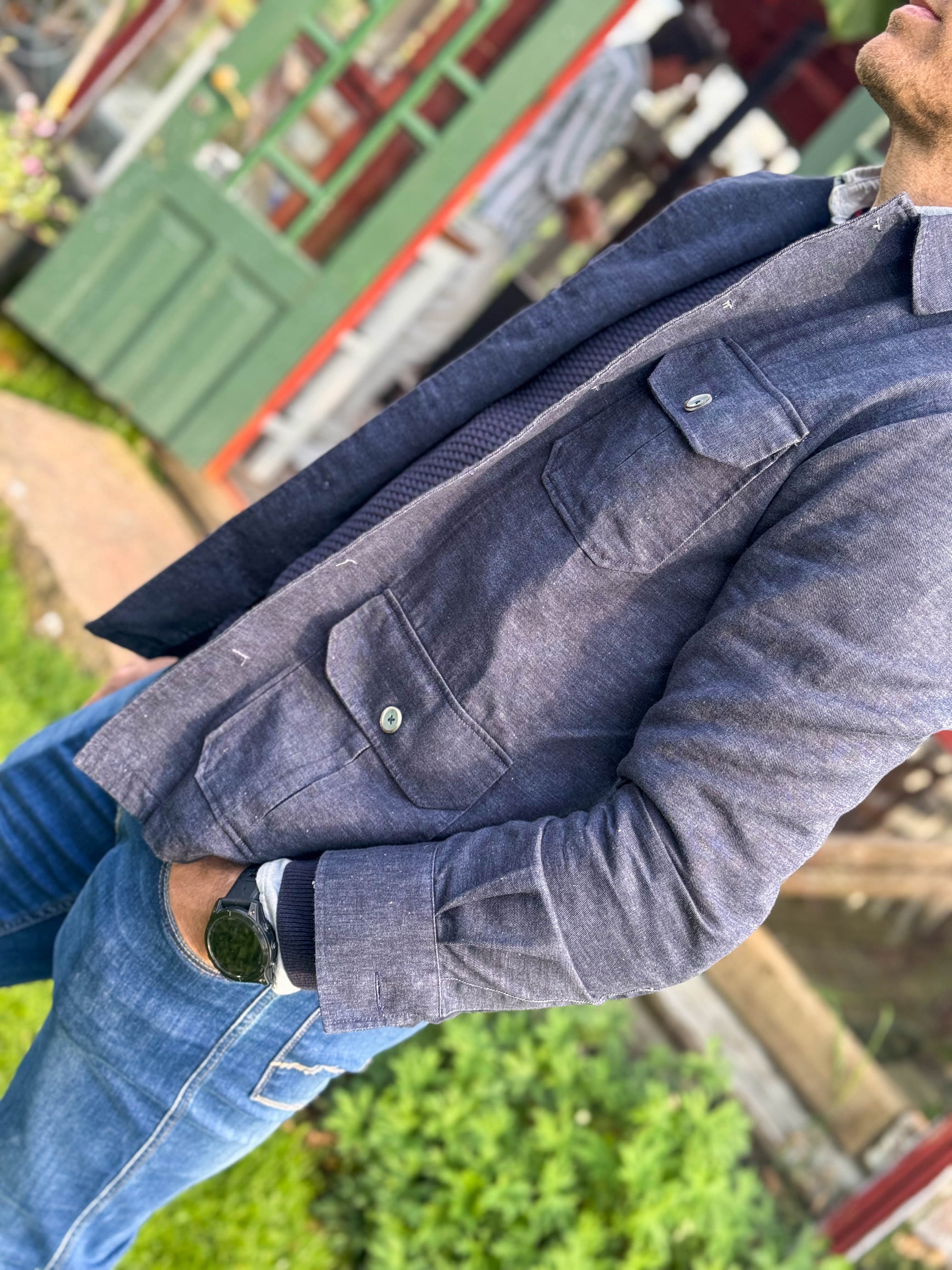 Marinblå overshirt i borstad bomullstwill med printad insida