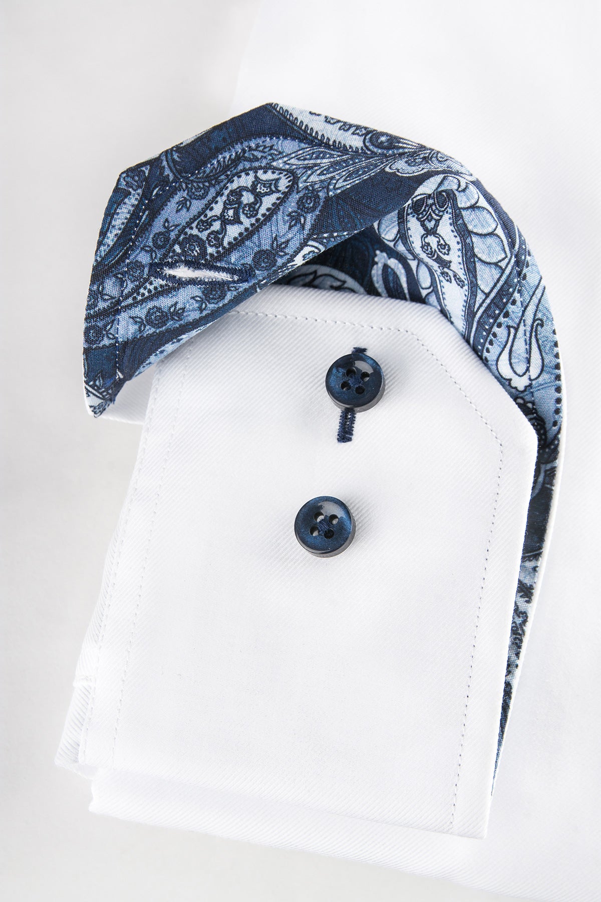 White slim fit shirt with contrast details
