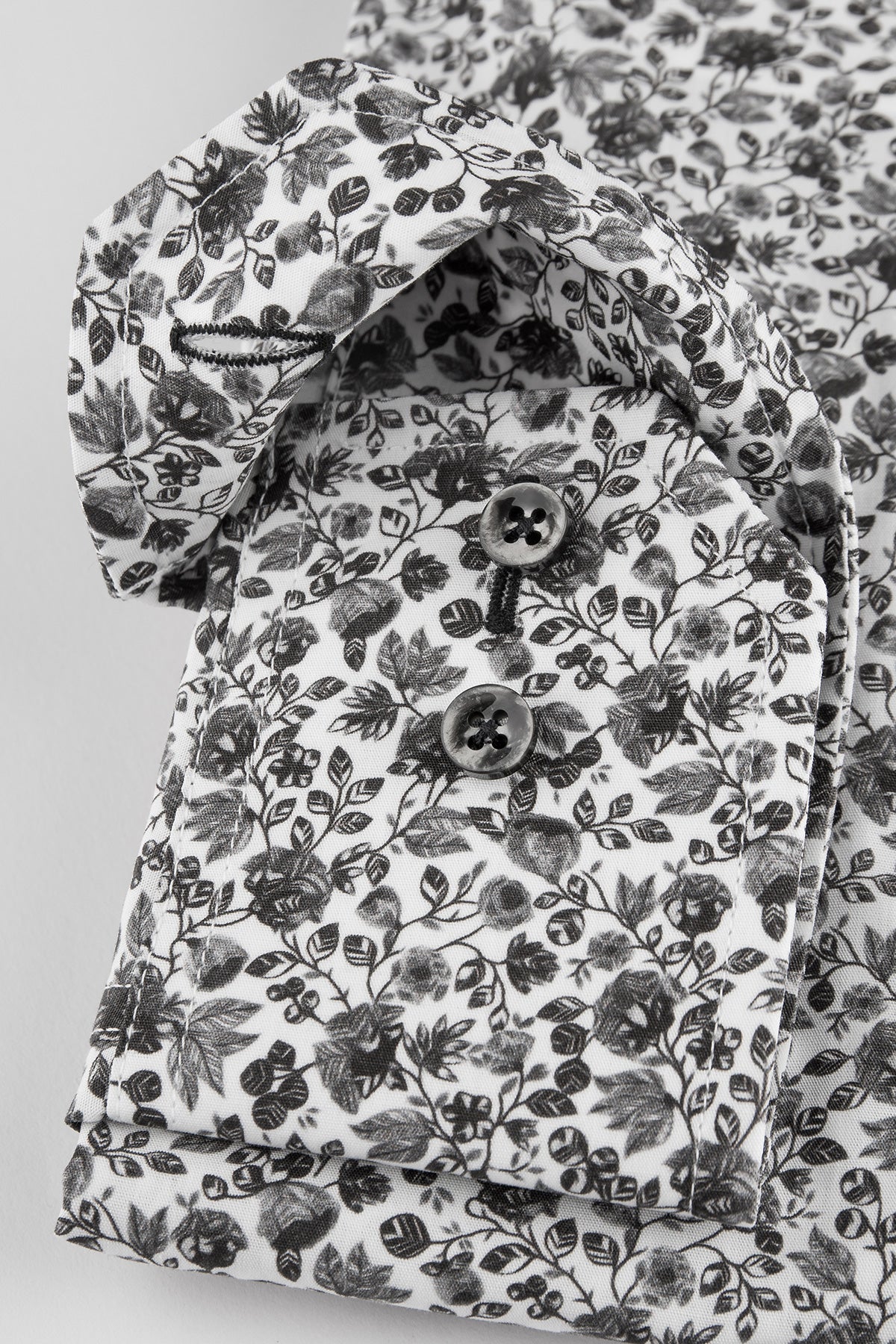 Black and white flower printed regular fit shirt