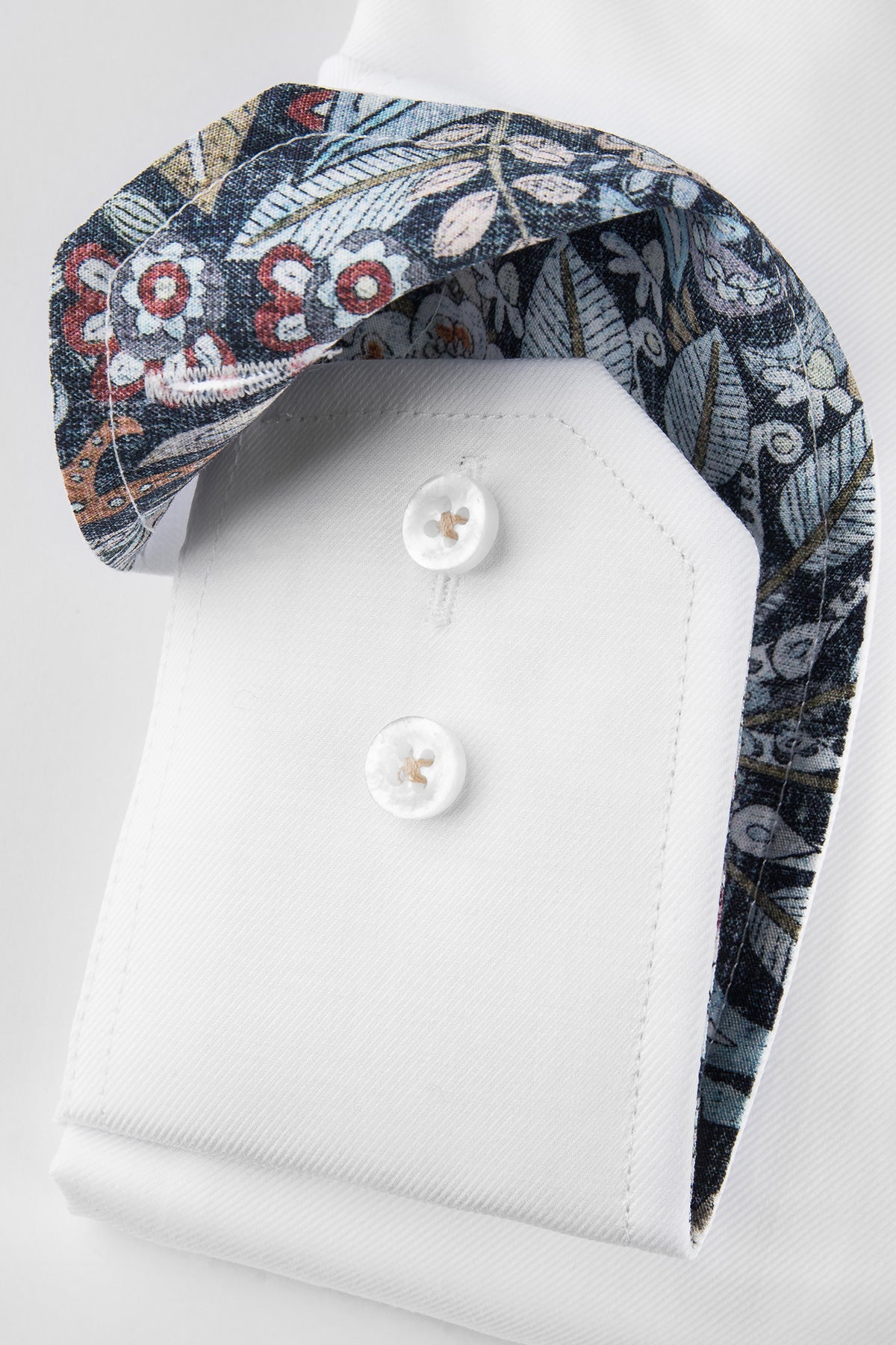 White regular fit shirt with contrast details