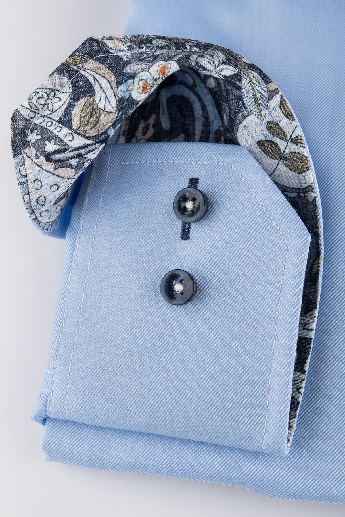 Light blue slim fit shirt with contrast details