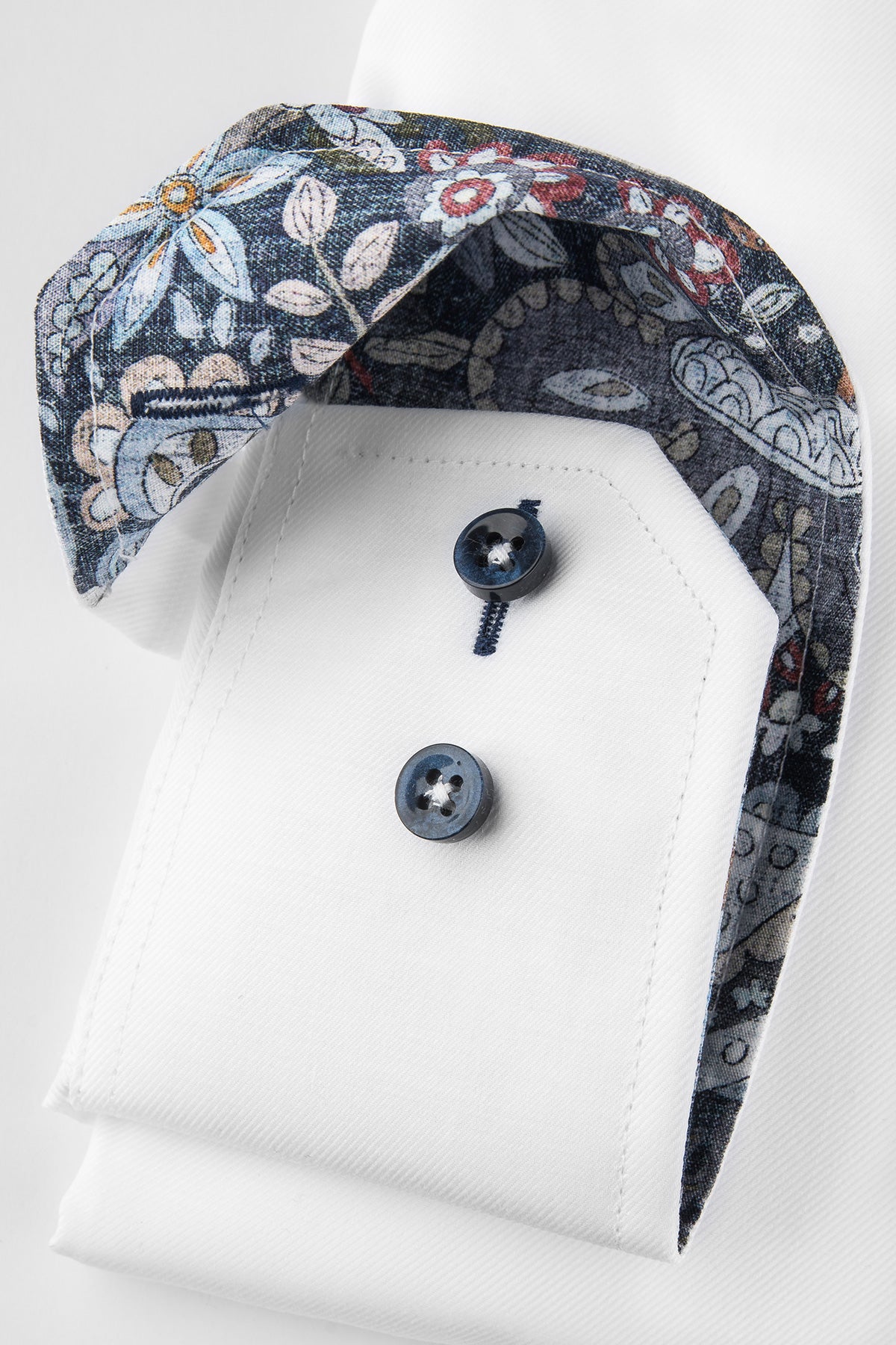 White slim fit shirt with contrast details
