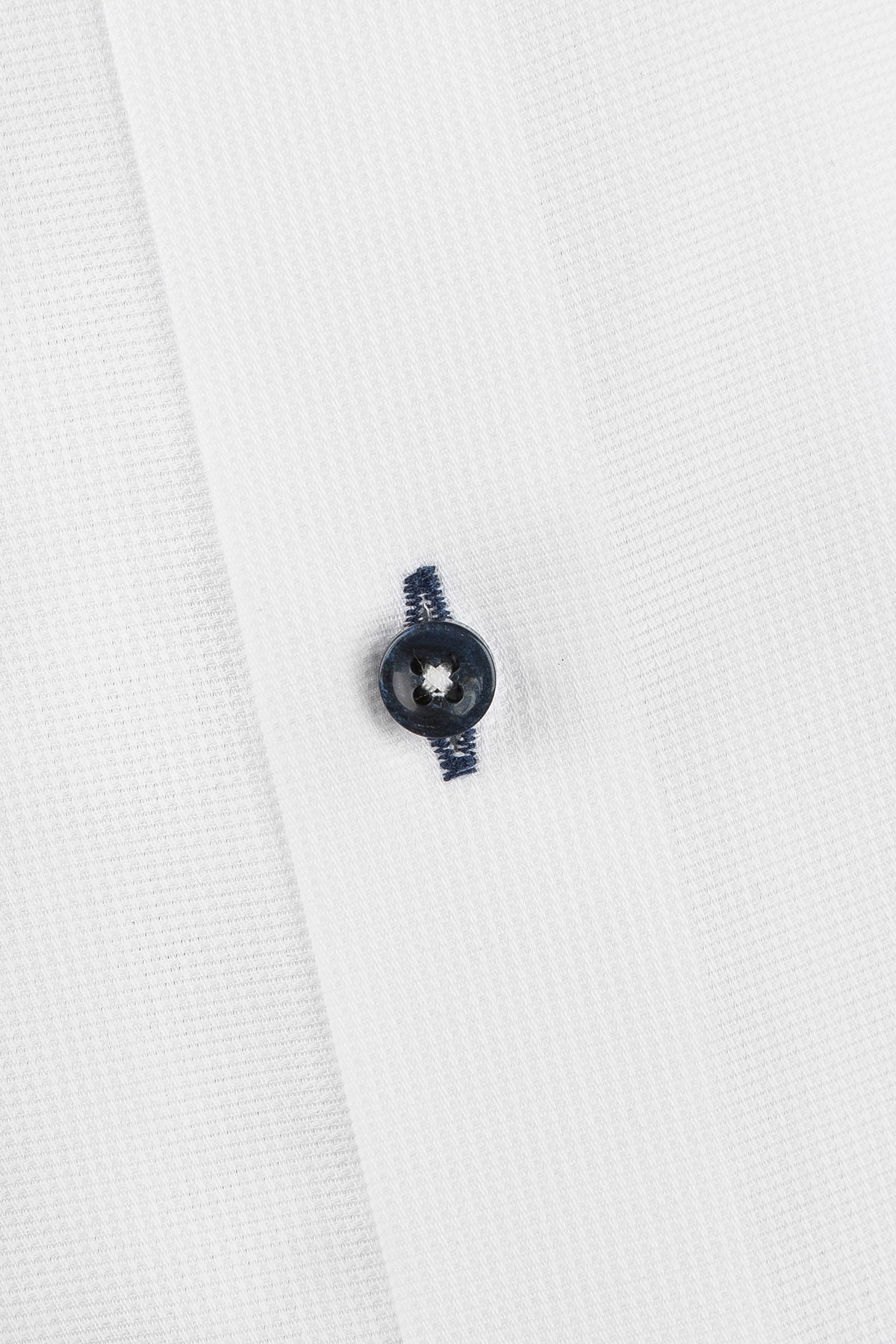 White short sleeve regular fit shirt with contrast details
