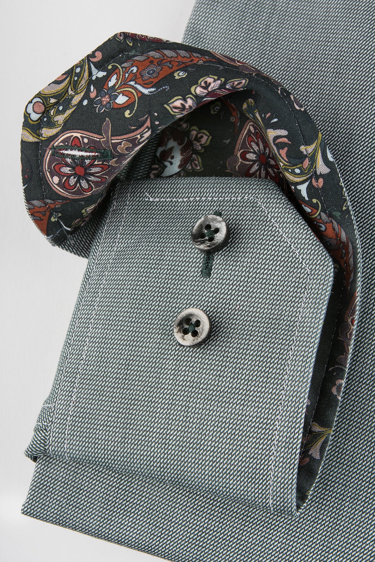 Green slim fit shirt with contrast details