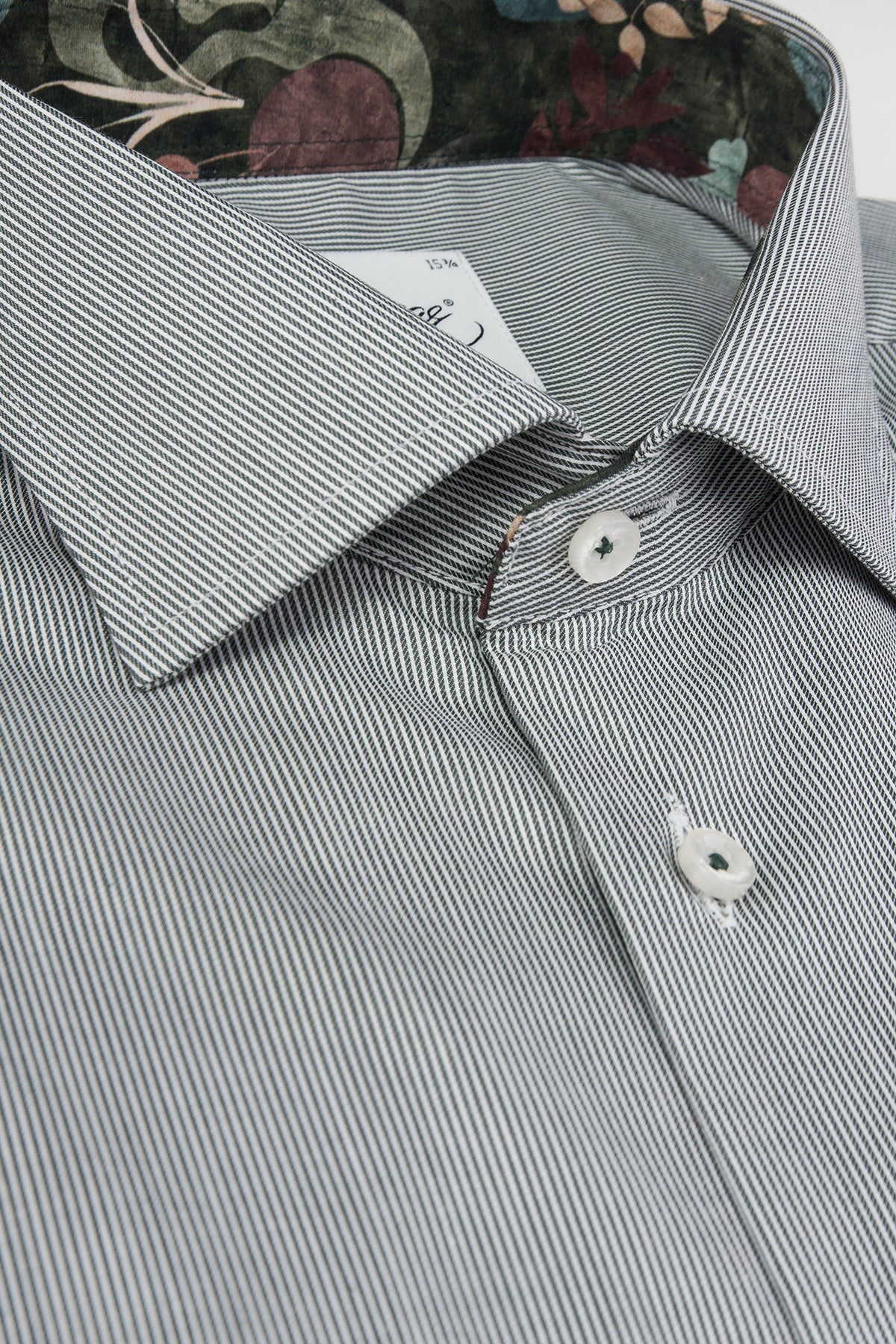 Green regular fit shirt with contrast details