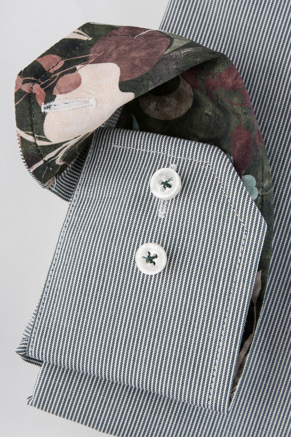 Green regular fit shirt with contrast details