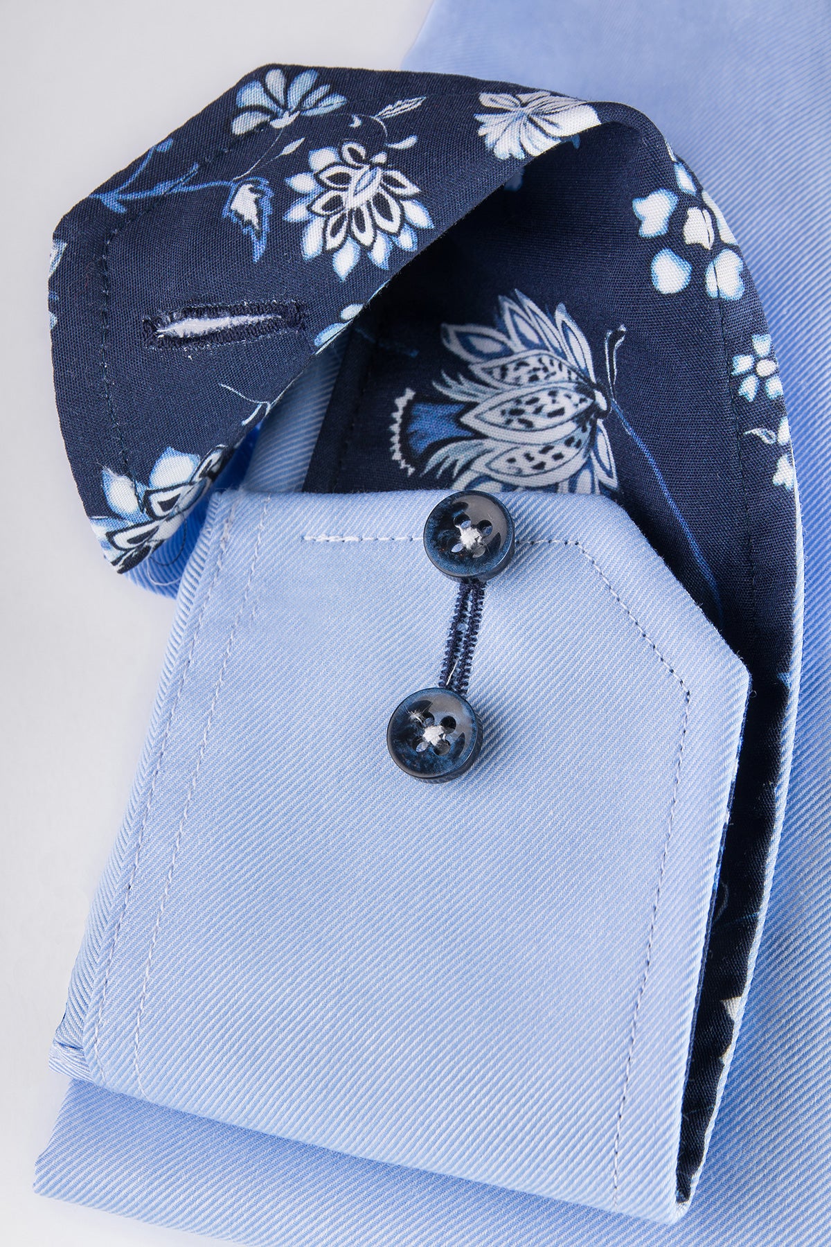 Light blue regular fit shirt with contrast details