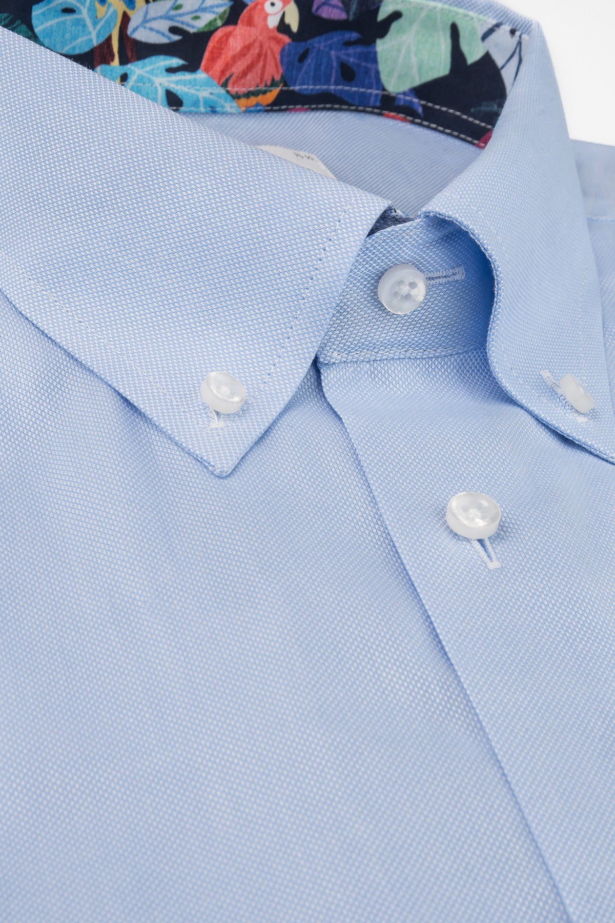 Light blue short sleeve regular fit shirt with contrast details