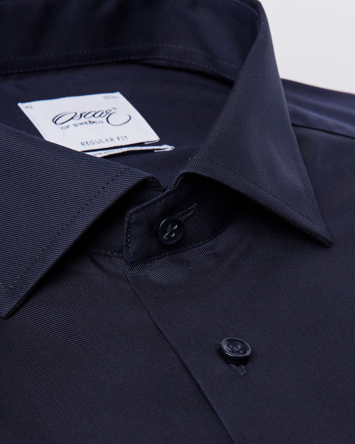 Navy blue wrinkle-free shirt with pocket regular fit